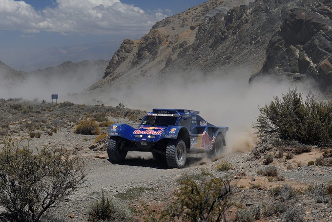 Dakar Rally 2014: Eerste zege Carlos Sainz, buggy Chicherit in vlammen op